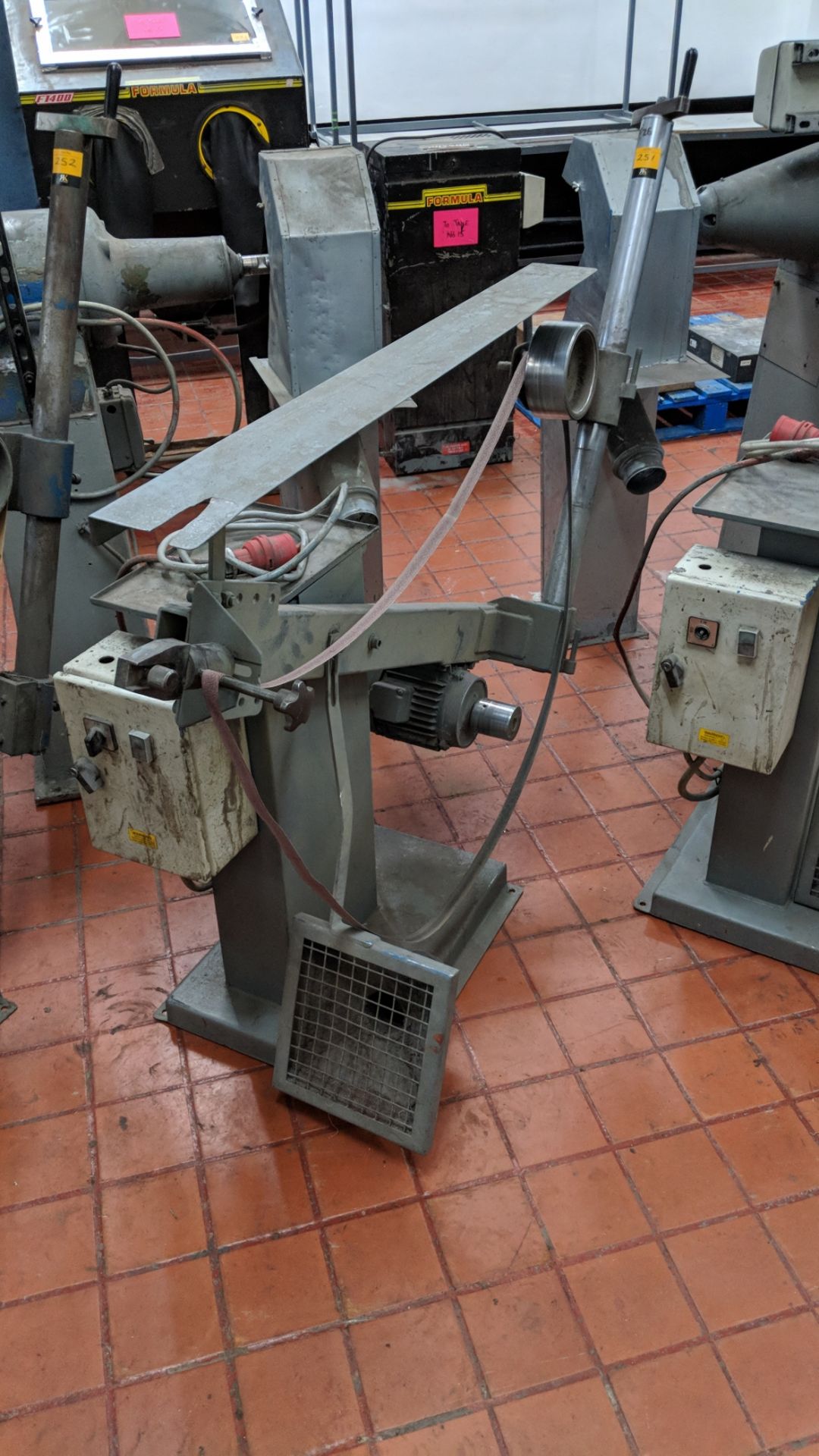 Floorstanding large belt polisher/linisher system This is one of a number of lots from C & C