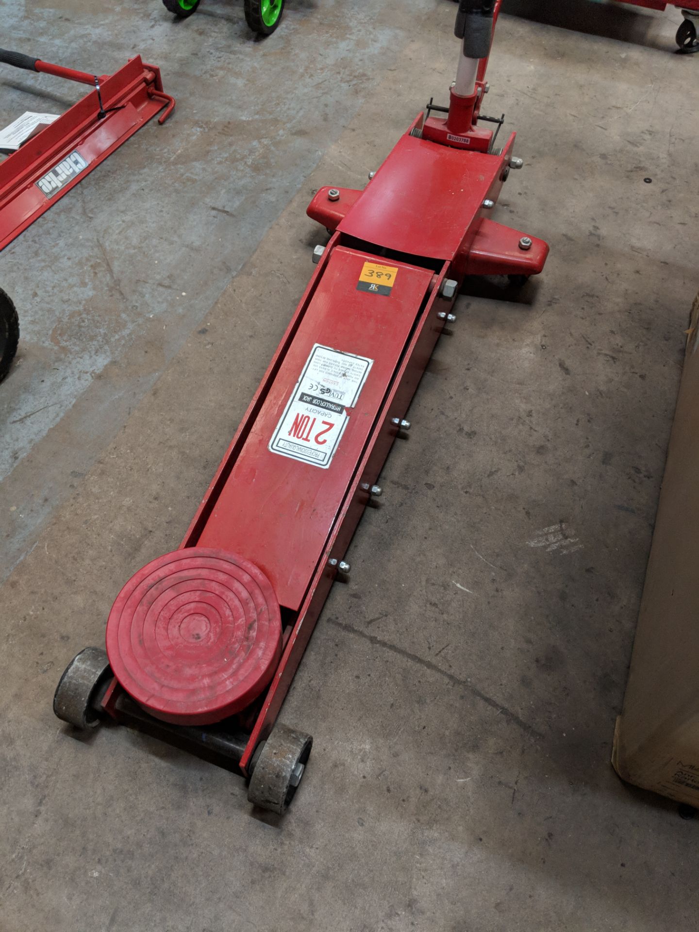 Professional quality 2 tonne capacity hydraulic floor jack IMPORTANT: Please remember goods - Image 3 of 8