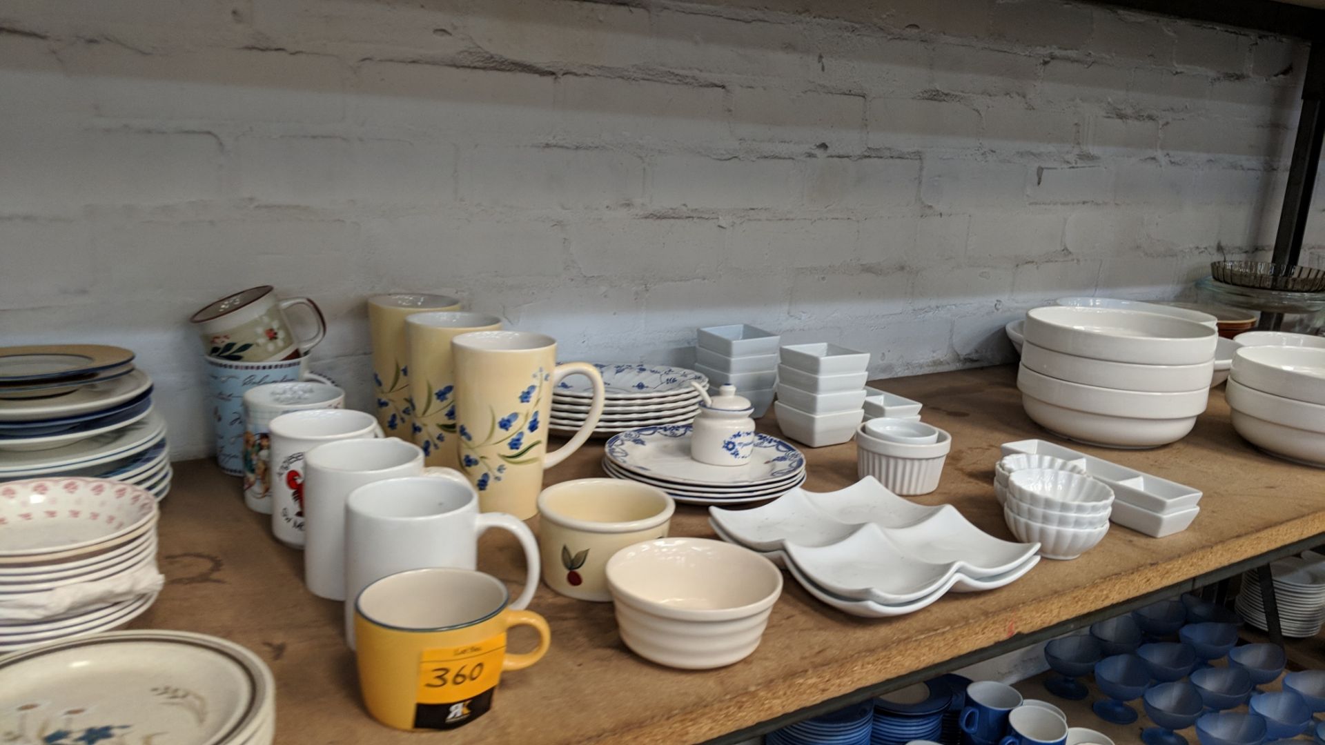 Contents of a bay of assorted crockery IMPORTANT: Please remember goods successfully bid upon must - Image 3 of 7