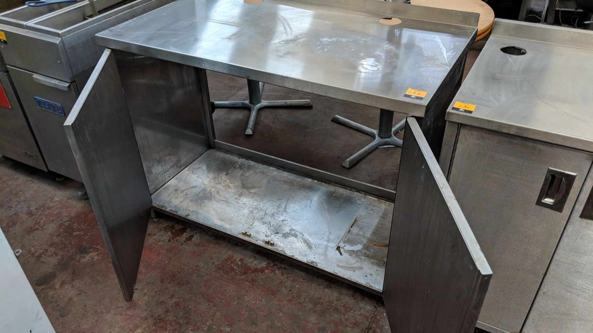 Stainless steel circa cupboard measuring circa 1200mm x 640mm x 900mm IMPORTANT: Please remember - Image 4 of 4