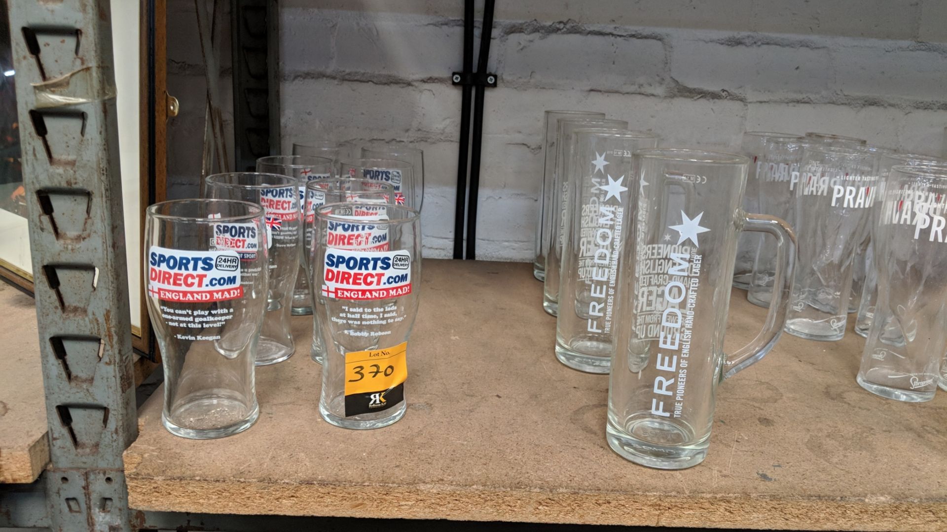 Quantity of beer glasses and similar plus small quantity of glass shades IMPORTANT: Please - Image 2 of 6