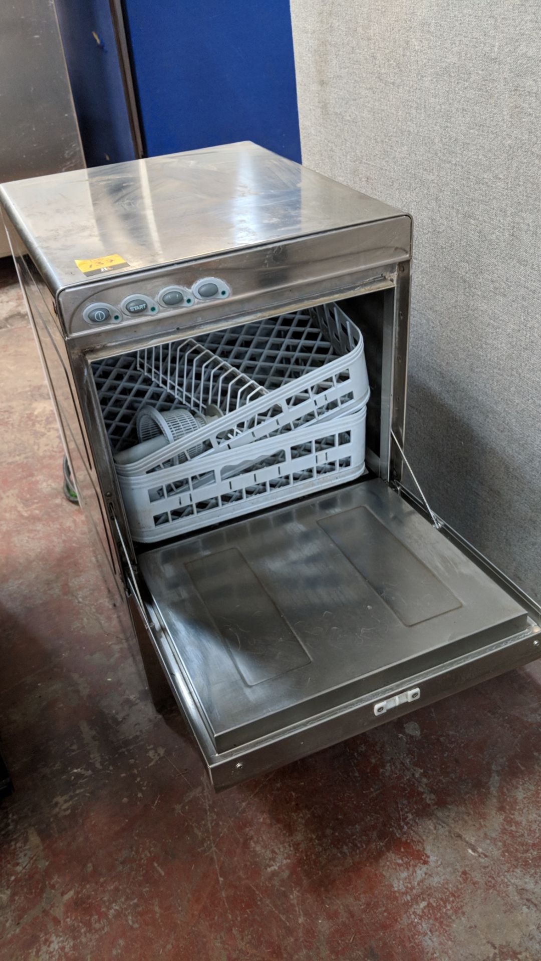 Kromo stainless steel compact under counter bar/glasswasher IMPORTANT: Please remember goods - Image 3 of 6