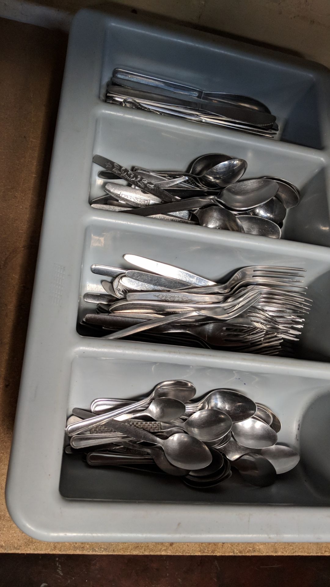 3 cutlery trays and their contents containing a wide variety of cutlery IMPORTANT: Please remember - Image 4 of 4