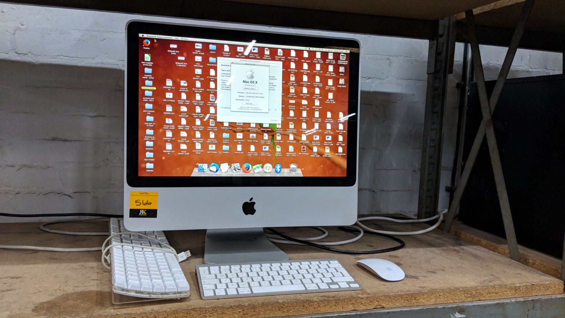 Apple iMac all in one computer with built-in 20" widescreen monitor, type A1224, EMC number 2210, - Image 2 of 7