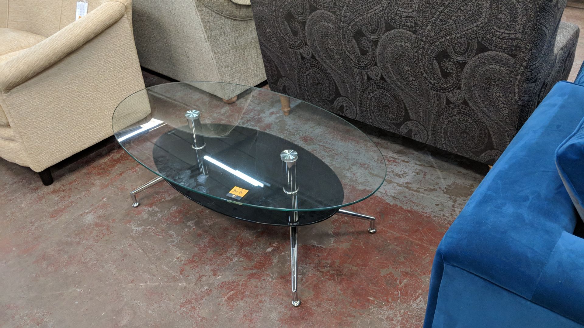 Oval glass twin tier table, top shelf measuring approximately 1200mm x 700mm IMPORTANT: Please - Image 3 of 3