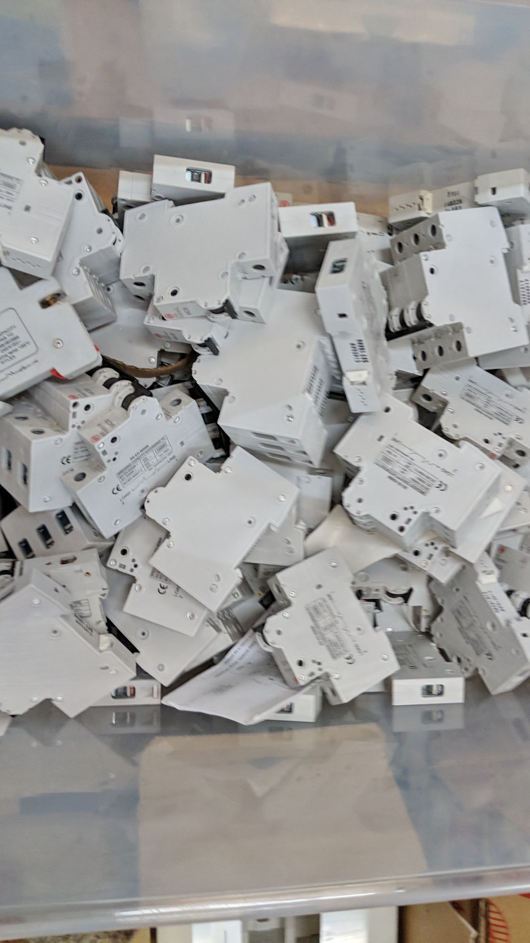 Contents of a crate consisting of a large quantity of Wylex MCB and other fuse switches - crate - Image 4 of 5