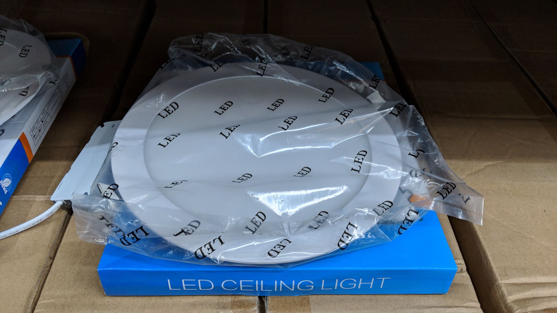 40 off LX-DL18W-200NW Natural White 4500K LED downlights, 225 x 20mm, 205mm hole The vast majority - Image 2 of 3