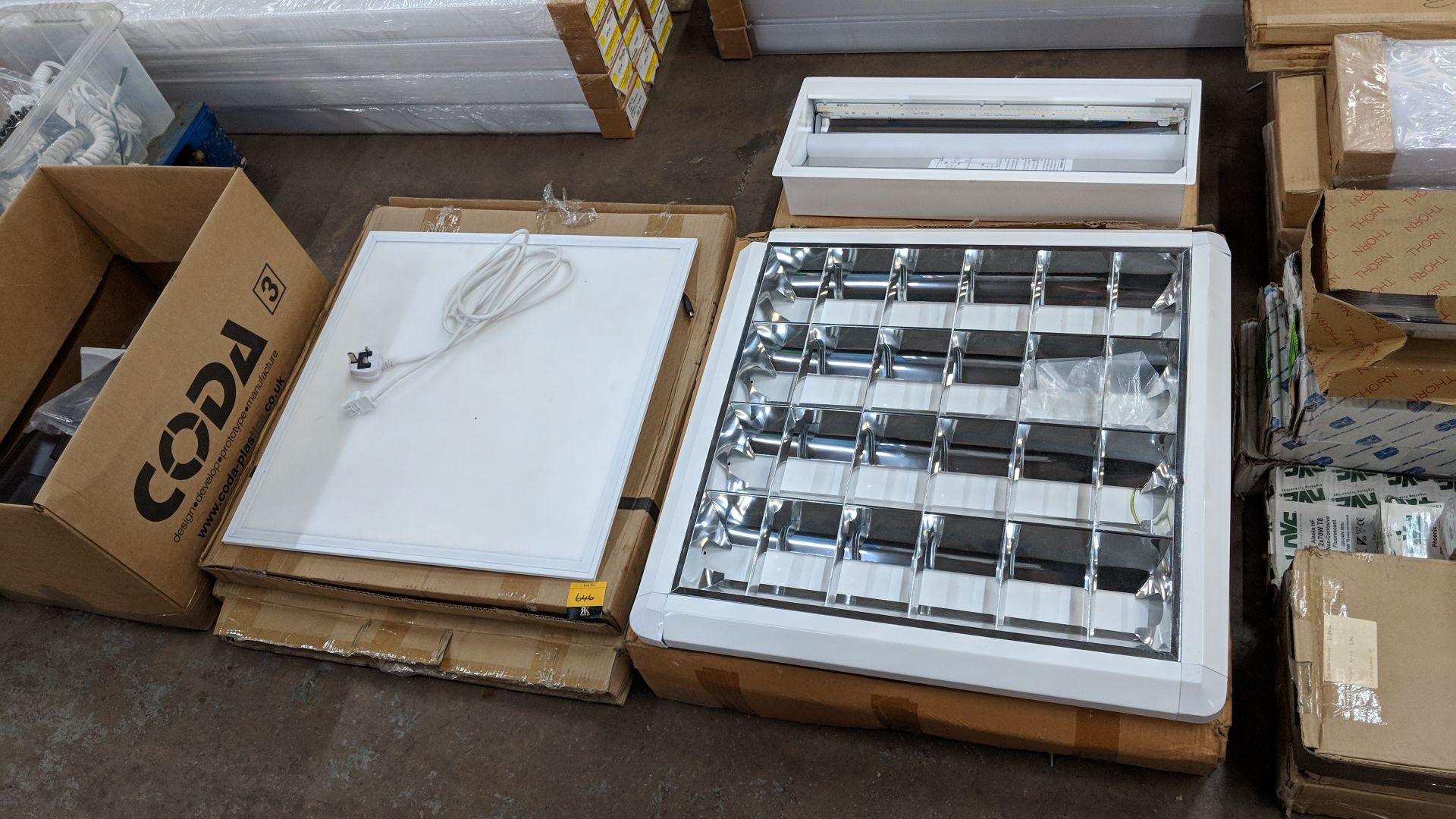 4 off assorted lighting units The vast majority of products in this auction appear new, complete and - Image 5 of 6