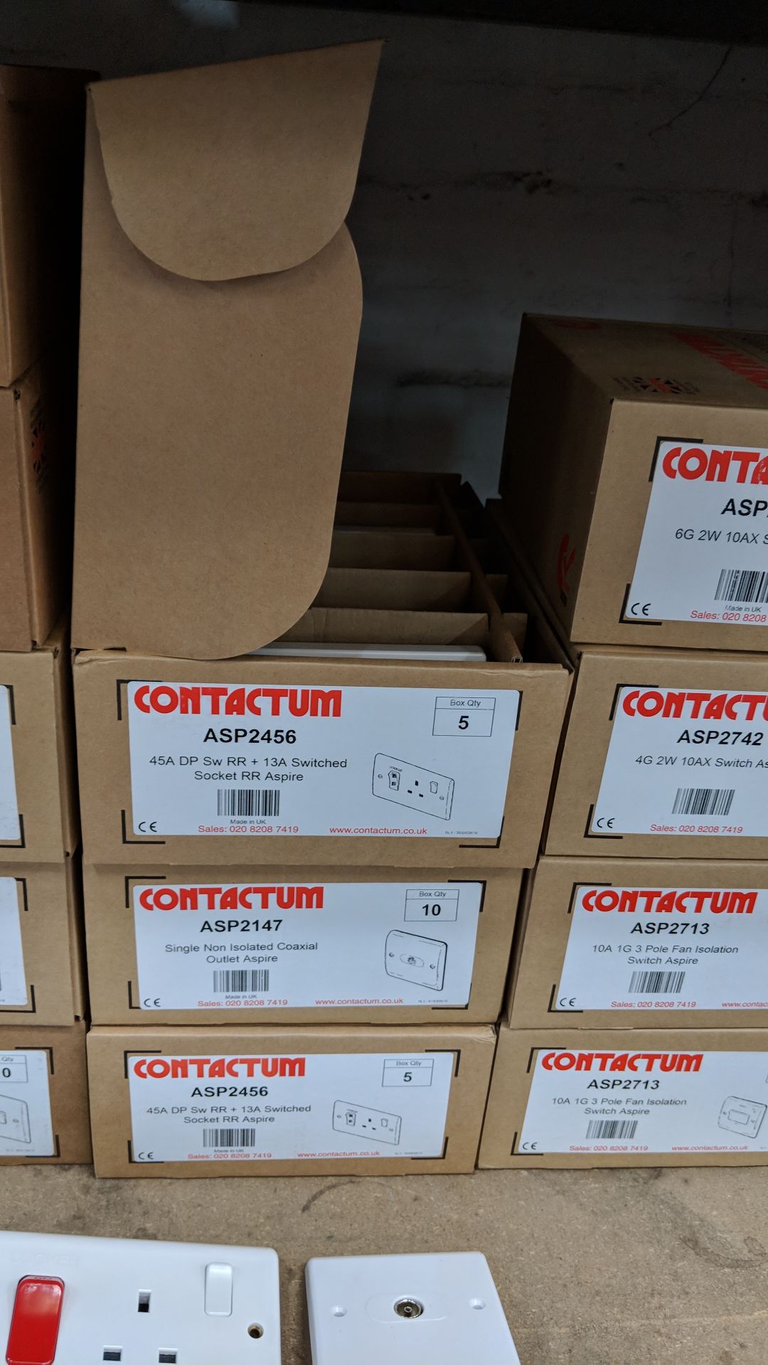 15 assorted boxes of Contactum switches, mostly containing 10 items per box, including single and - Bild 4 aus 6