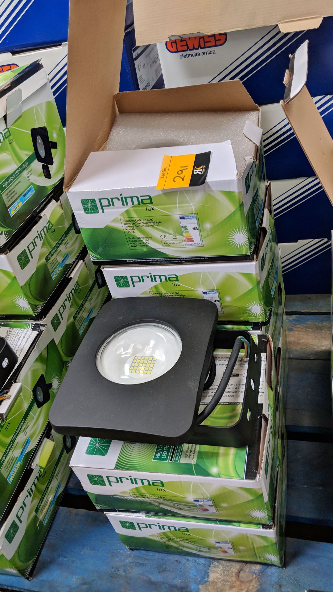 6 off Prima Lux IP65 High Output LED floodlights - 30W, 2,500 lumens The vast majority of products - Bild 2 aus 3