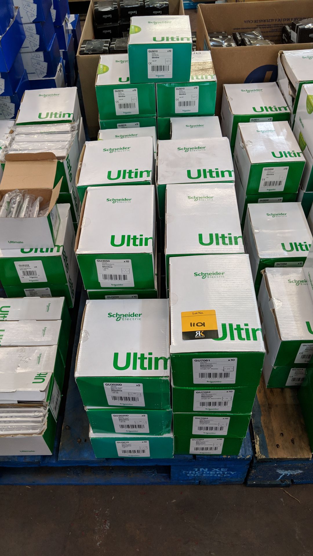 Approx. 50 boxes of assorted Schneider Electric Ultimate plates, sockets, switches and more The vast