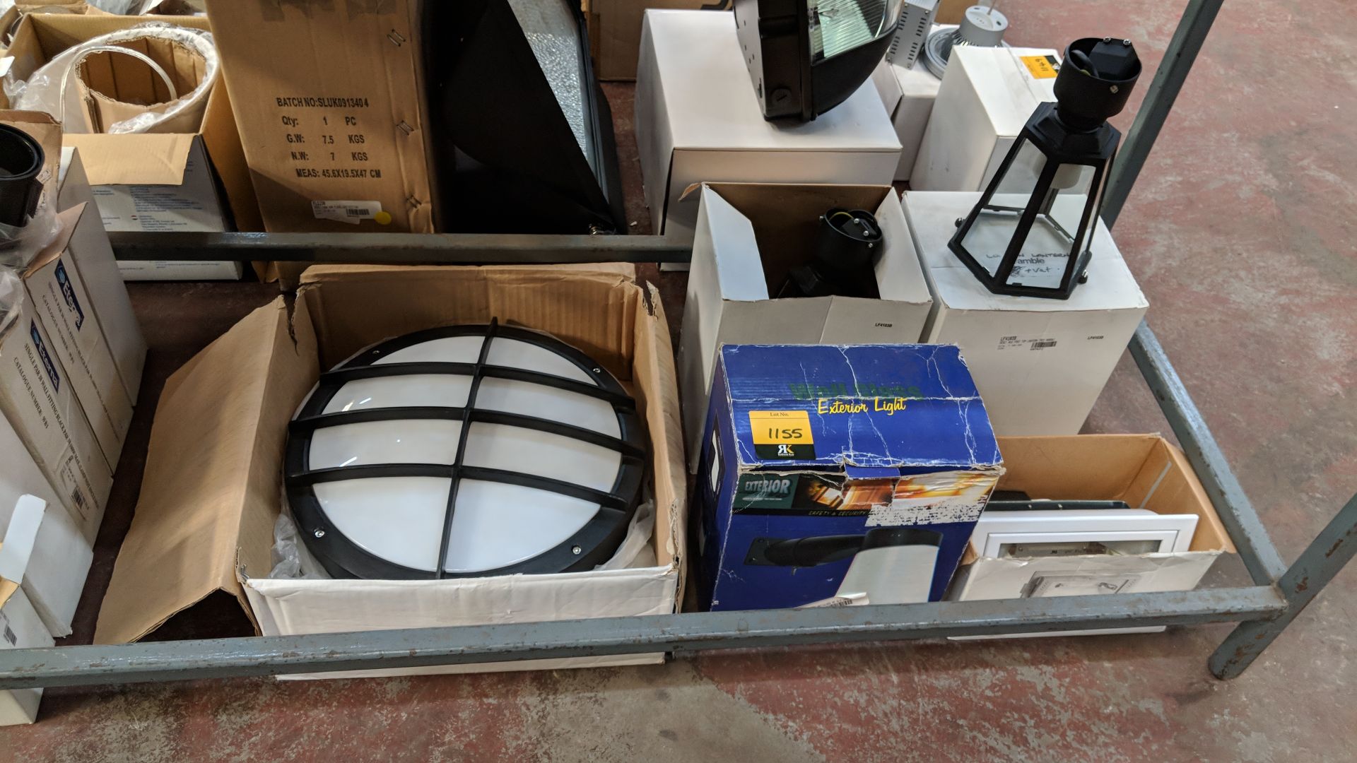 5 off assorted outdoor lights The vast majority of products in this auction appear new, complete and - Image 5 of 5