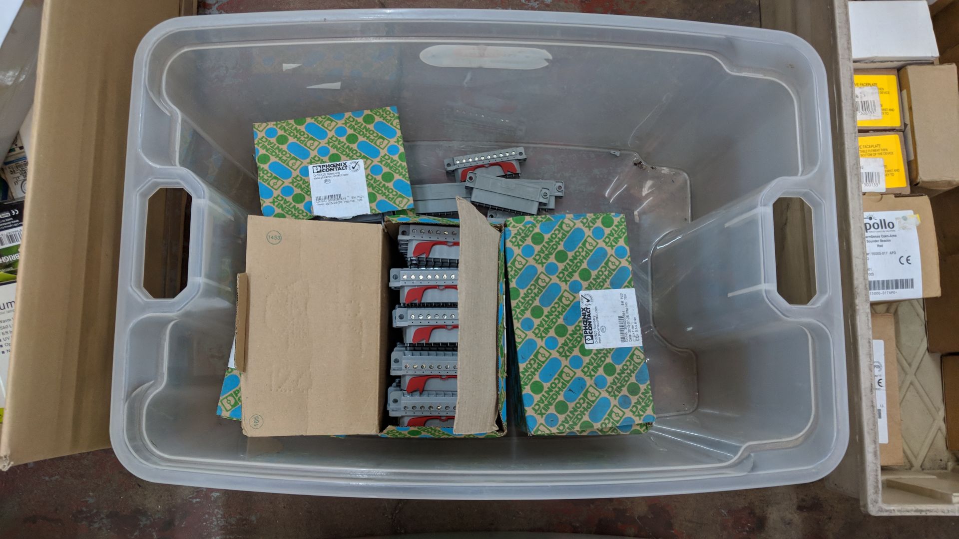 Contents of 2 crates of assorted electrical connectors - crates excluded The vast majority of - Image 5 of 5