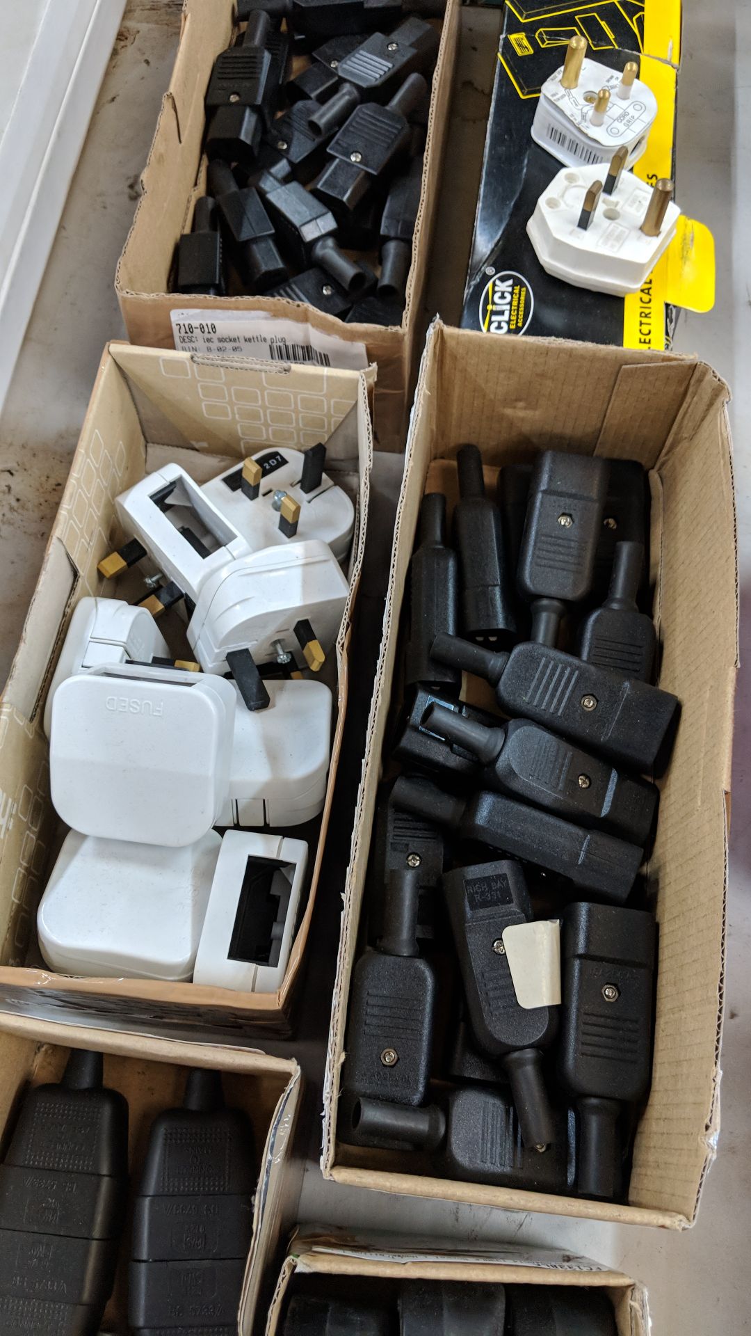 8 boxes of assorted trailing sockets, plugs and other related items The vast majority of products in - Image 3 of 5