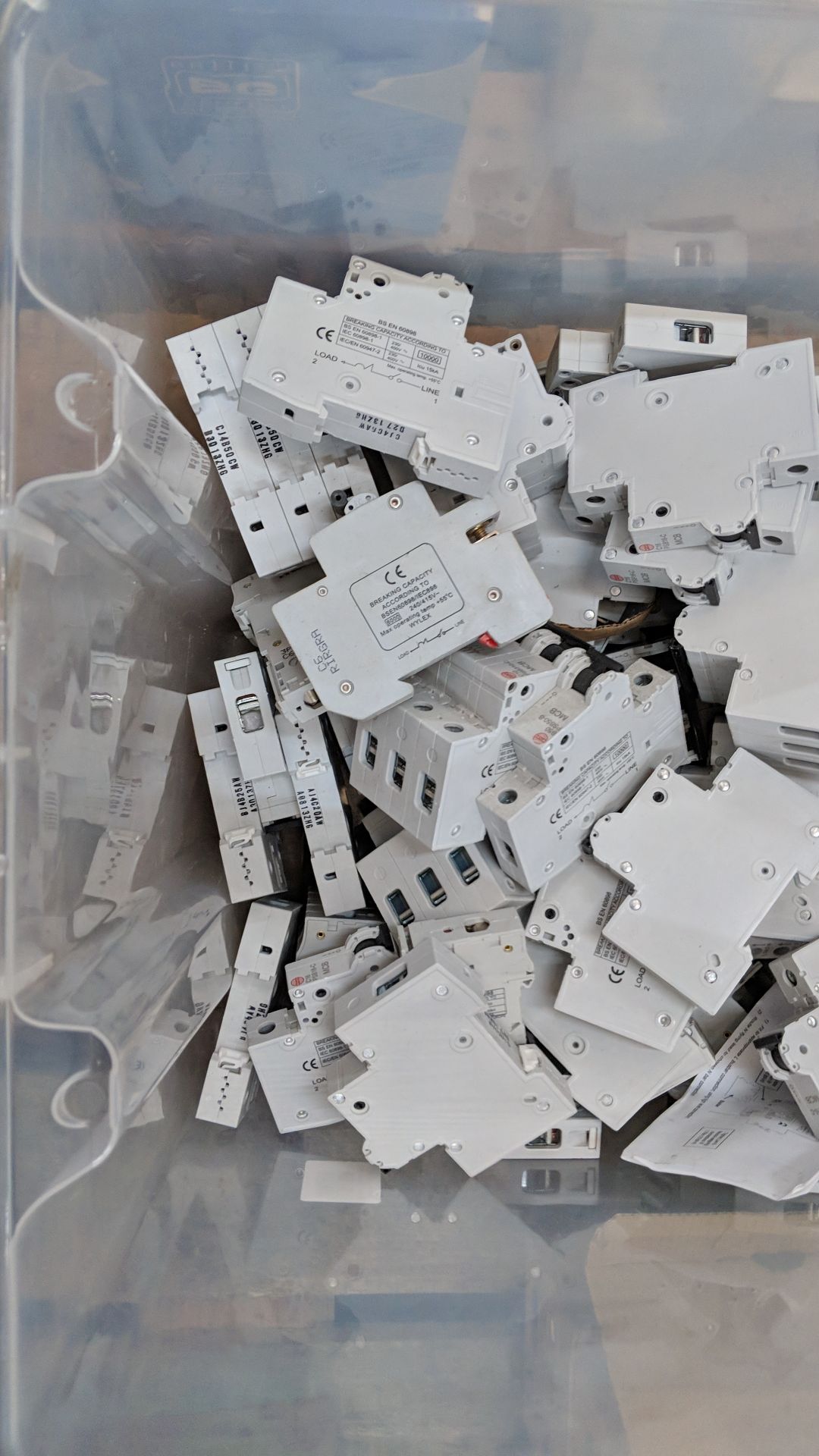 Contents of a crate consisting of a large quantity of Wylex MCB and other fuse switches - crate - Image 3 of 5