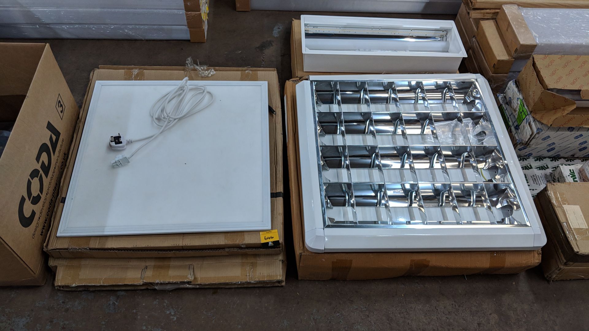 4 off assorted lighting units The vast majority of products in this auction appear new, complete and