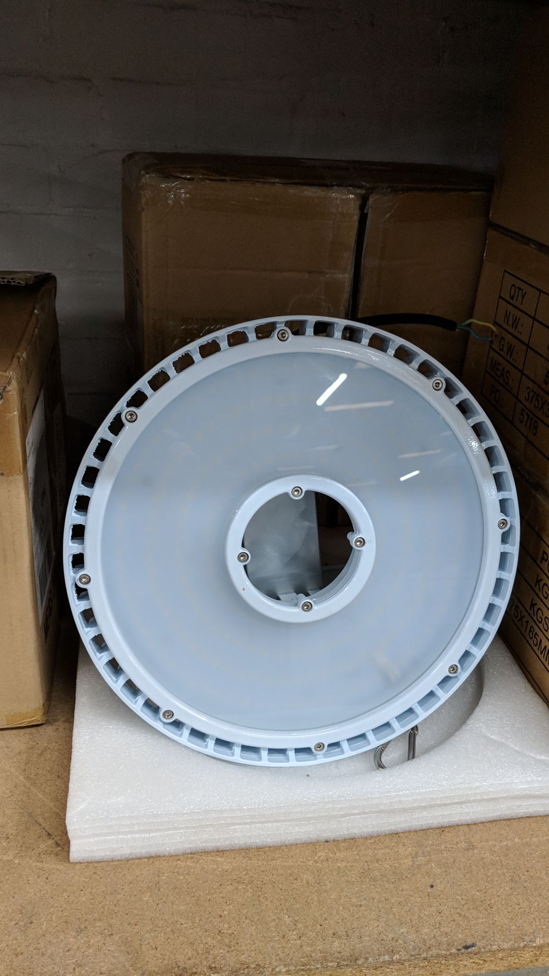 4 off circular high bay lights, 150W, Cool White 6,500K, waterproof IP66, white body, 375 x 165mm - Image 3 of 5