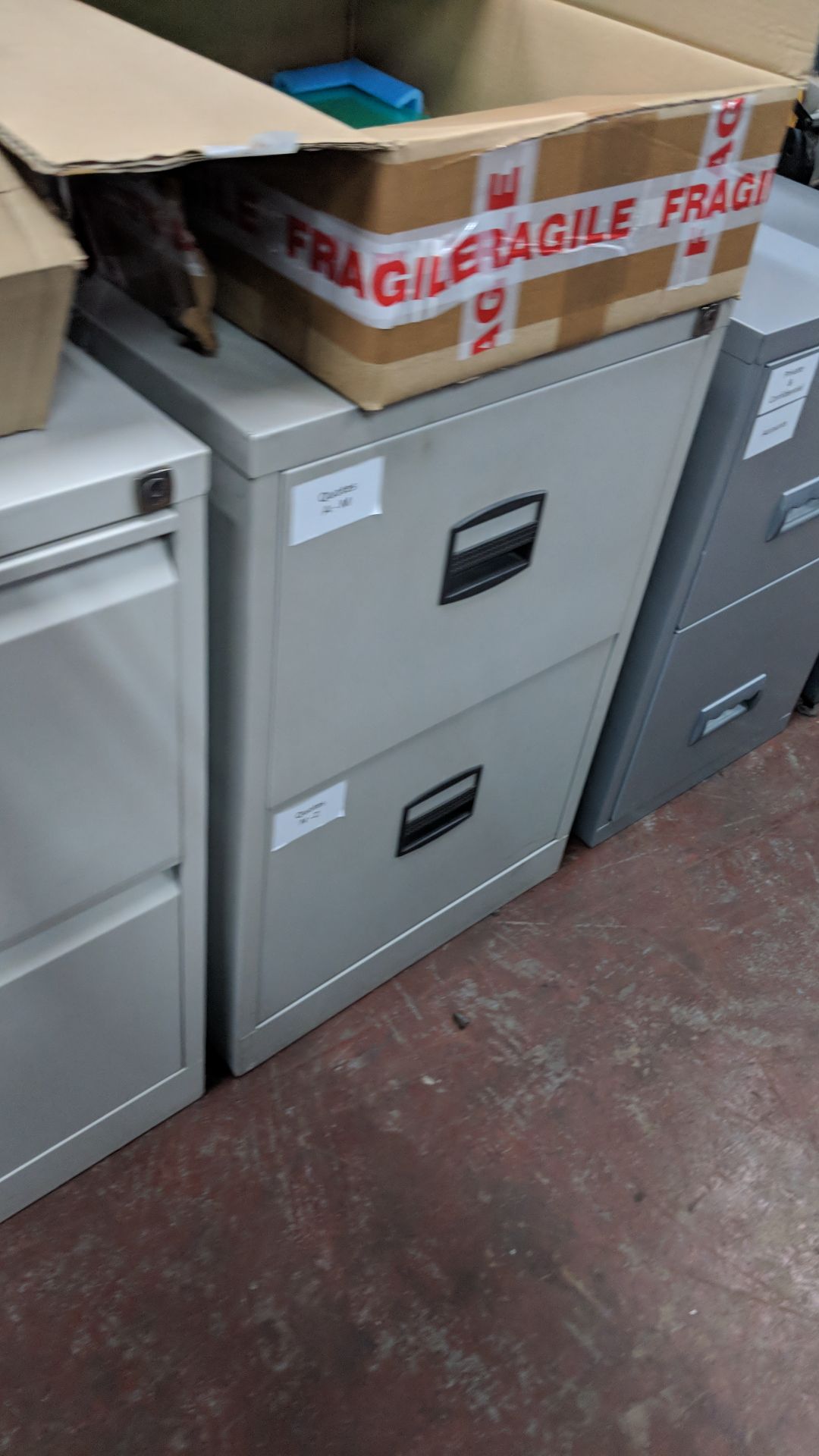 3 off assorted metal 2-drawer filing cabinets/pedestals - Image 3 of 5