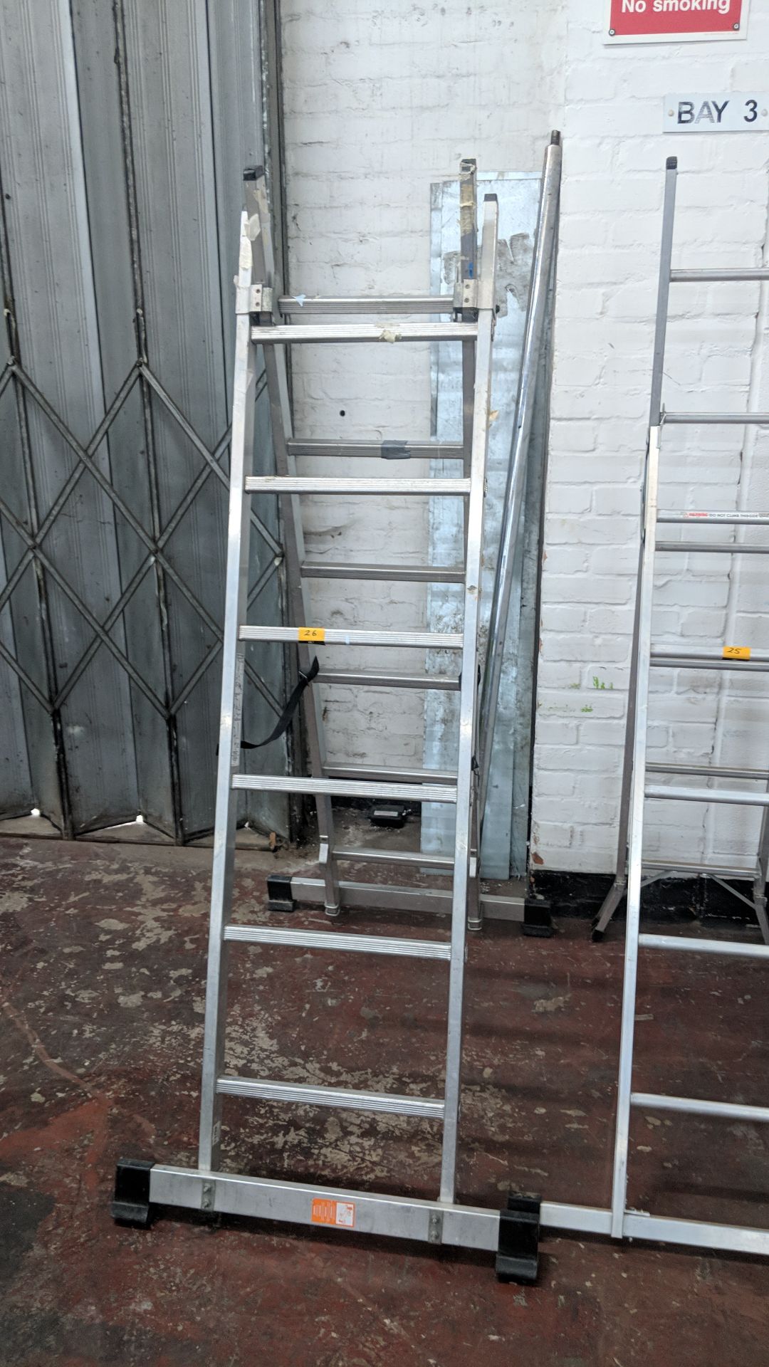 Wickes Professional 5-way combination ladder system including stabilizer bar at each end