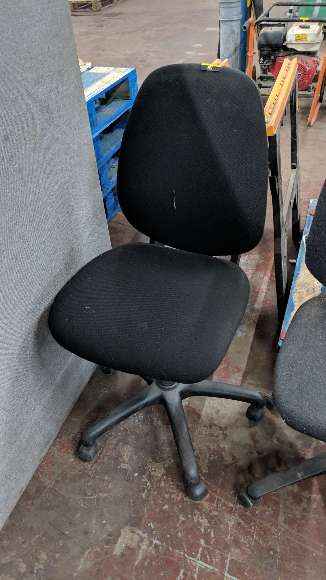 Black fabric operator's chair - Image 2 of 3