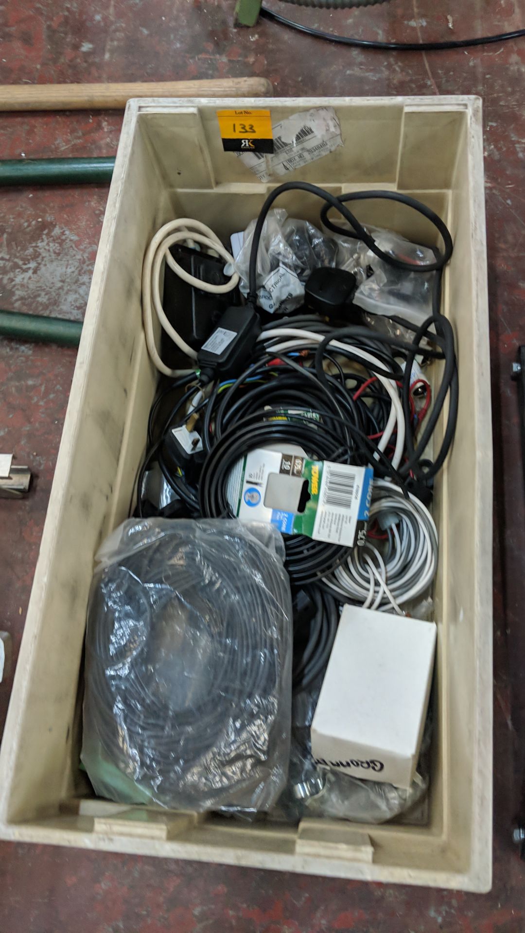 Contents of a crate of electrical extension cables, power packs & similar te excluded - Image 2 of 4