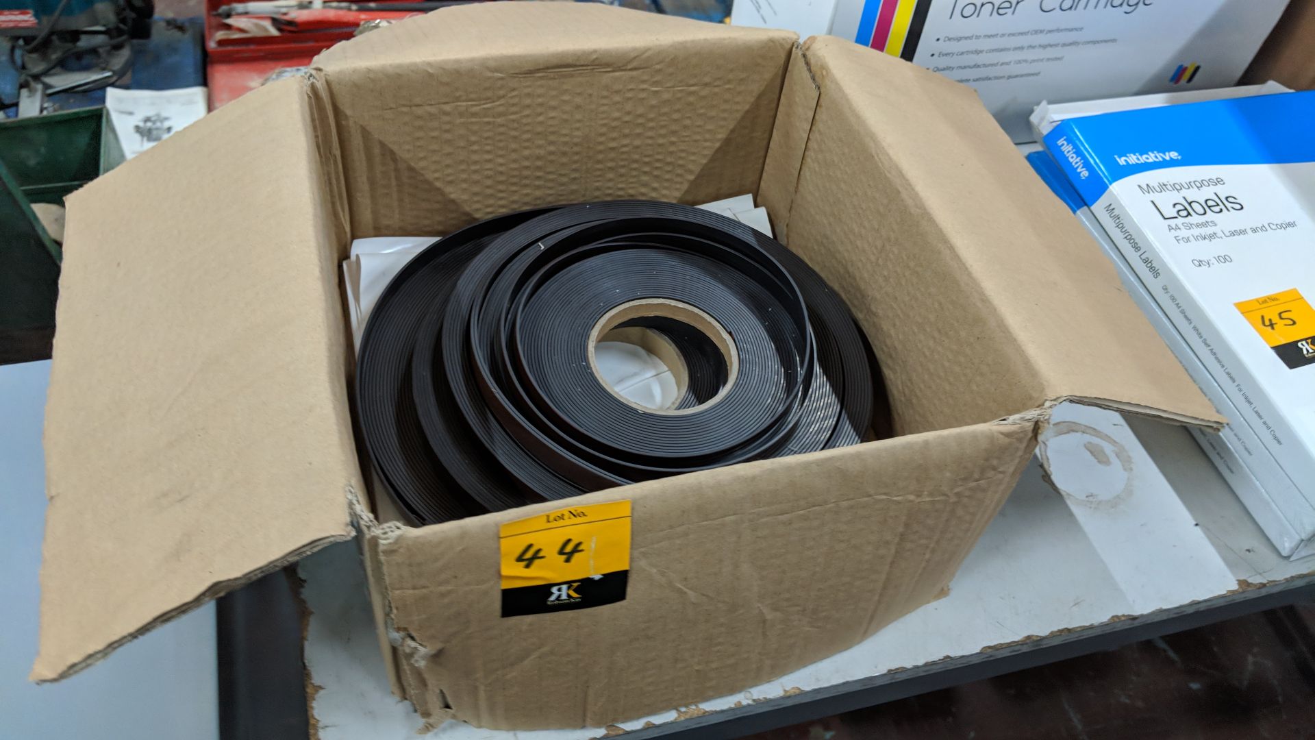 Quantity of adhesive magnetic strip