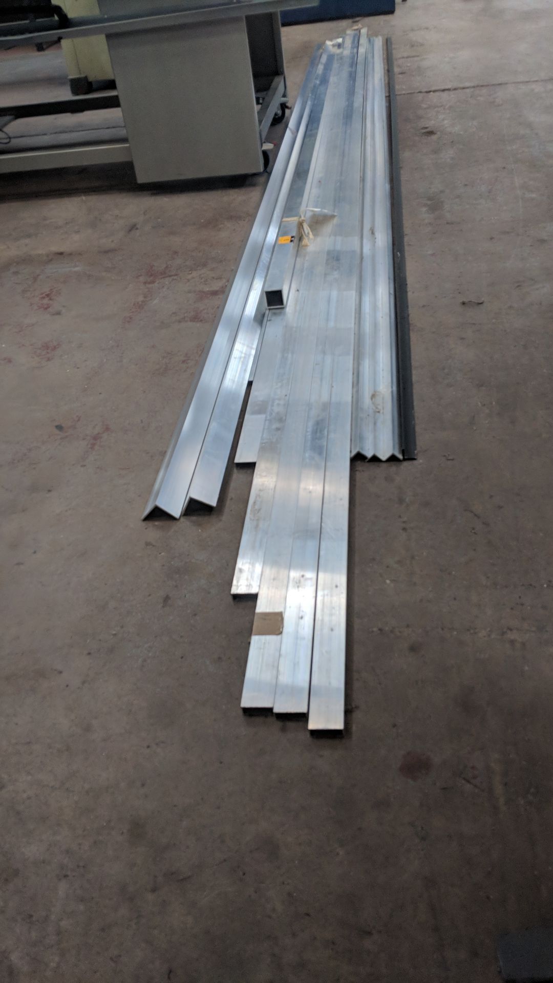 Quantity of aluminium channel, edging strip, square tube, etc. - Image 9 of 10