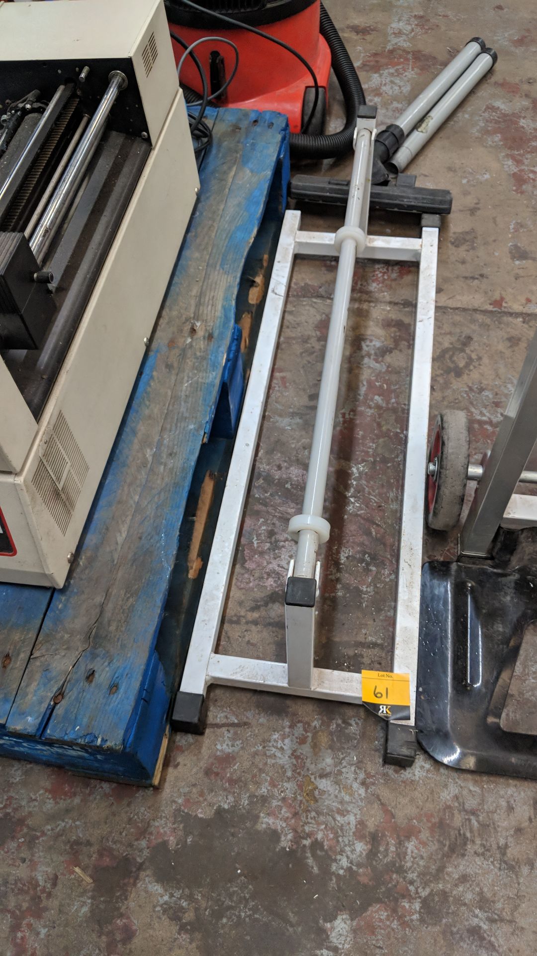 Bench top roller feed stand