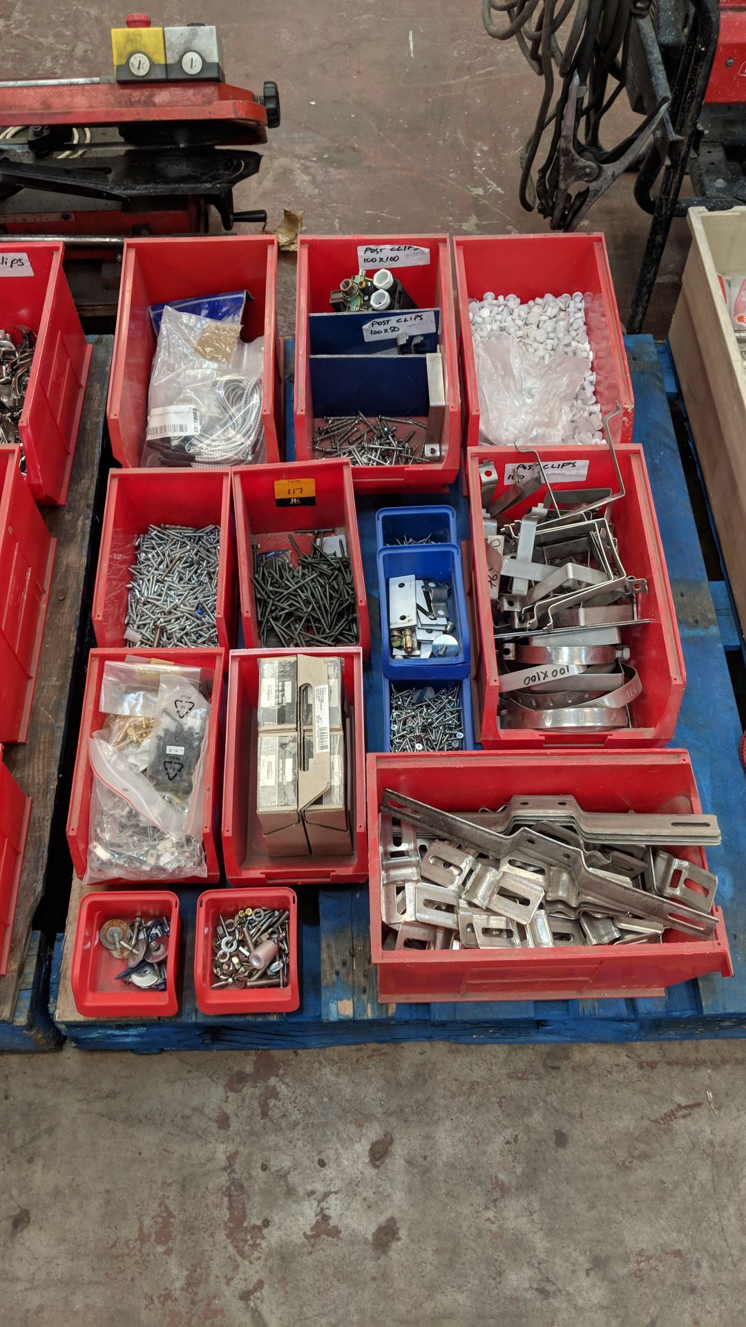 Quantity of lin bins & their contents of assorted fixings
