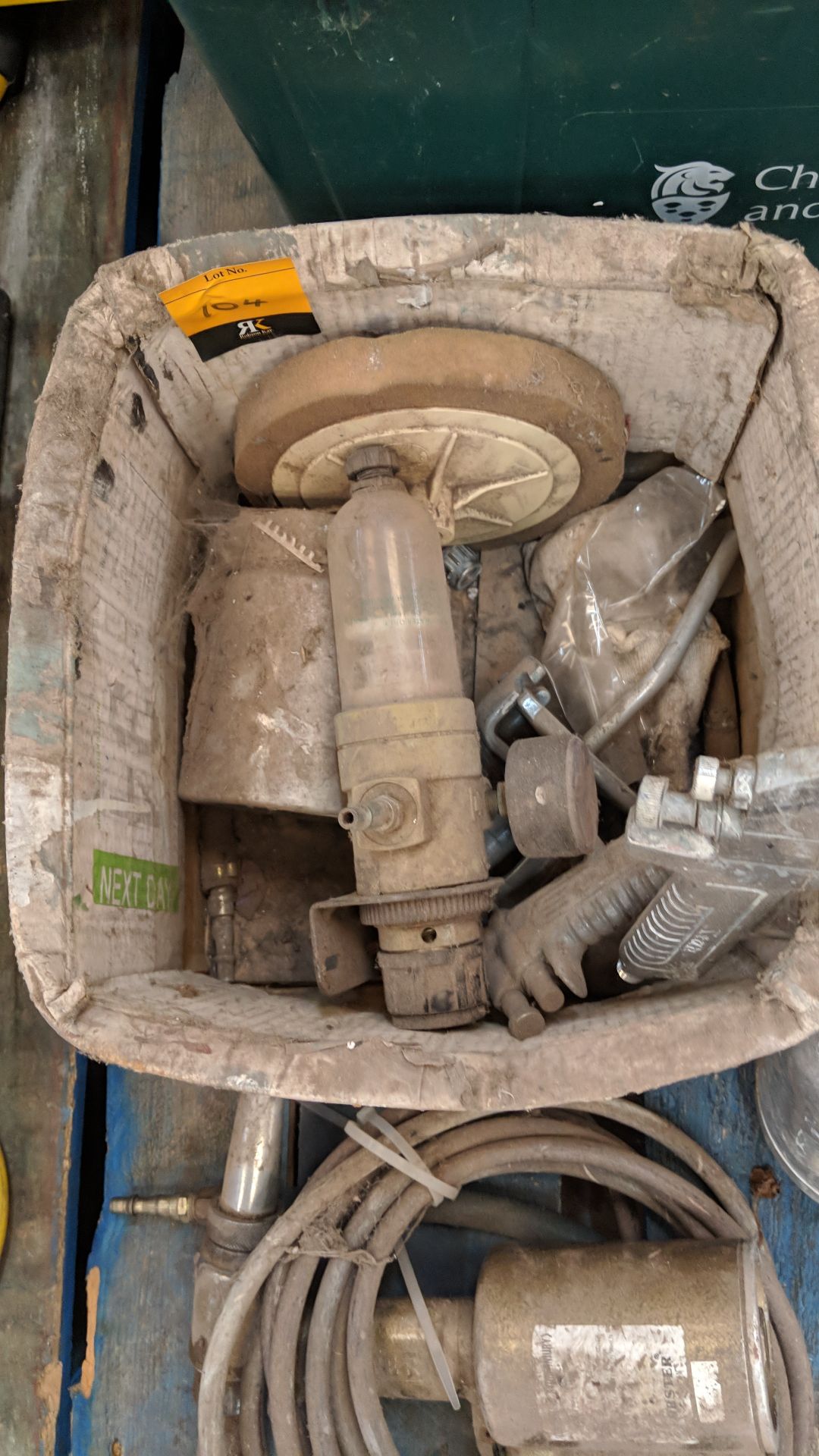 Quantity of spray equipment comprising 2 off spray guns, length of hose plus box of miscellaneous - Image 5 of 5