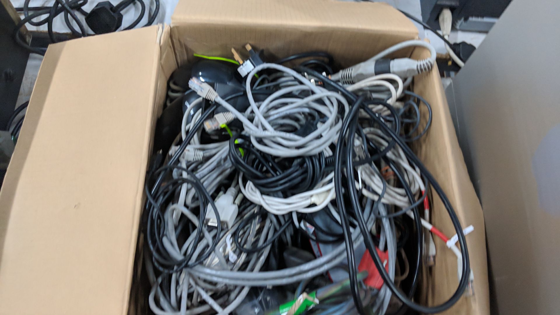 Quantity of assorted computer cables & related items - Image 4 of 5