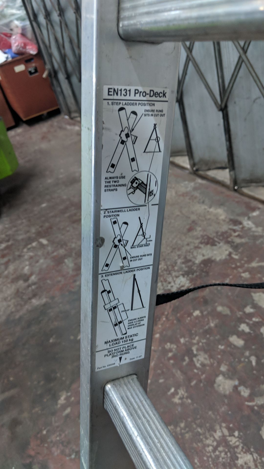 Wickes Professional 5-way combination ladder system including stabilizer bar at each end - Image 5 of 5