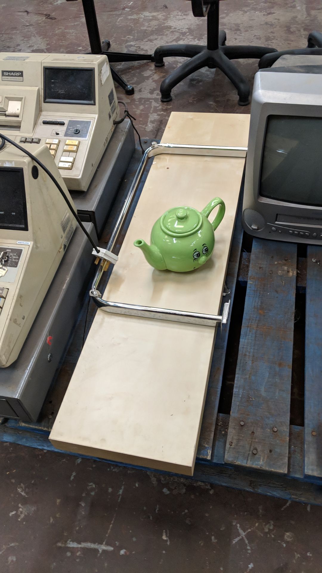 Contents of a pallet comprising 2 off cash registers plus shelf, TV & teapot - Image 4 of 5