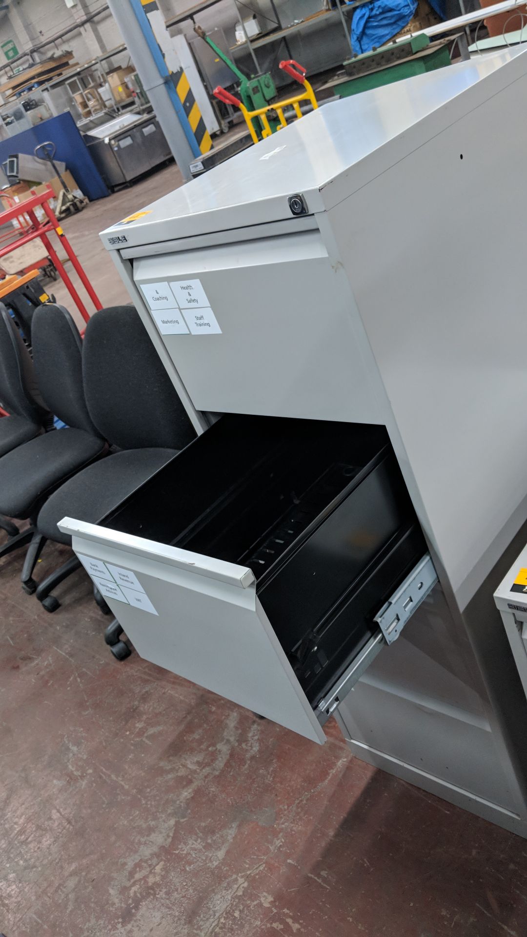 Bisley 4-drawer pale grey metal filing cabinet - Image 3 of 3