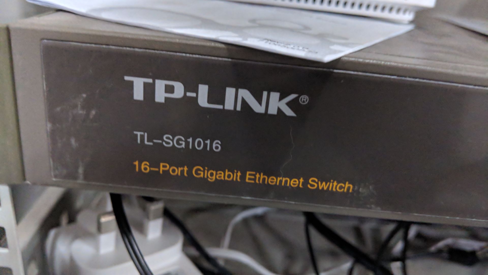 Server cabinet including TP-Link 16-port gigabit ethernet switch model TL-SG1016 - Image 7 of 9