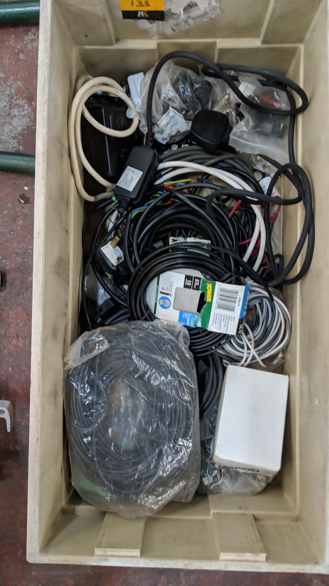 Contents of a crate of electrical extension cables, power packs & similar te excluded - Image 4 of 4