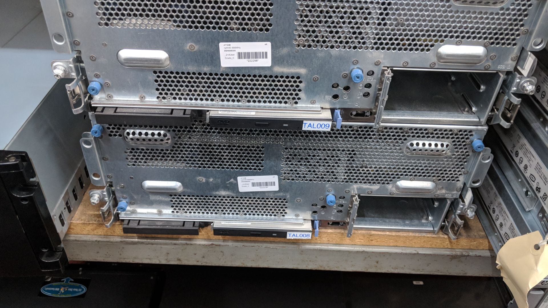 Quantum Scalar 50 PX502 tape array plus HP tape array 5300. This lot also includes 2 off HP RP4440 - Image 13 of 14