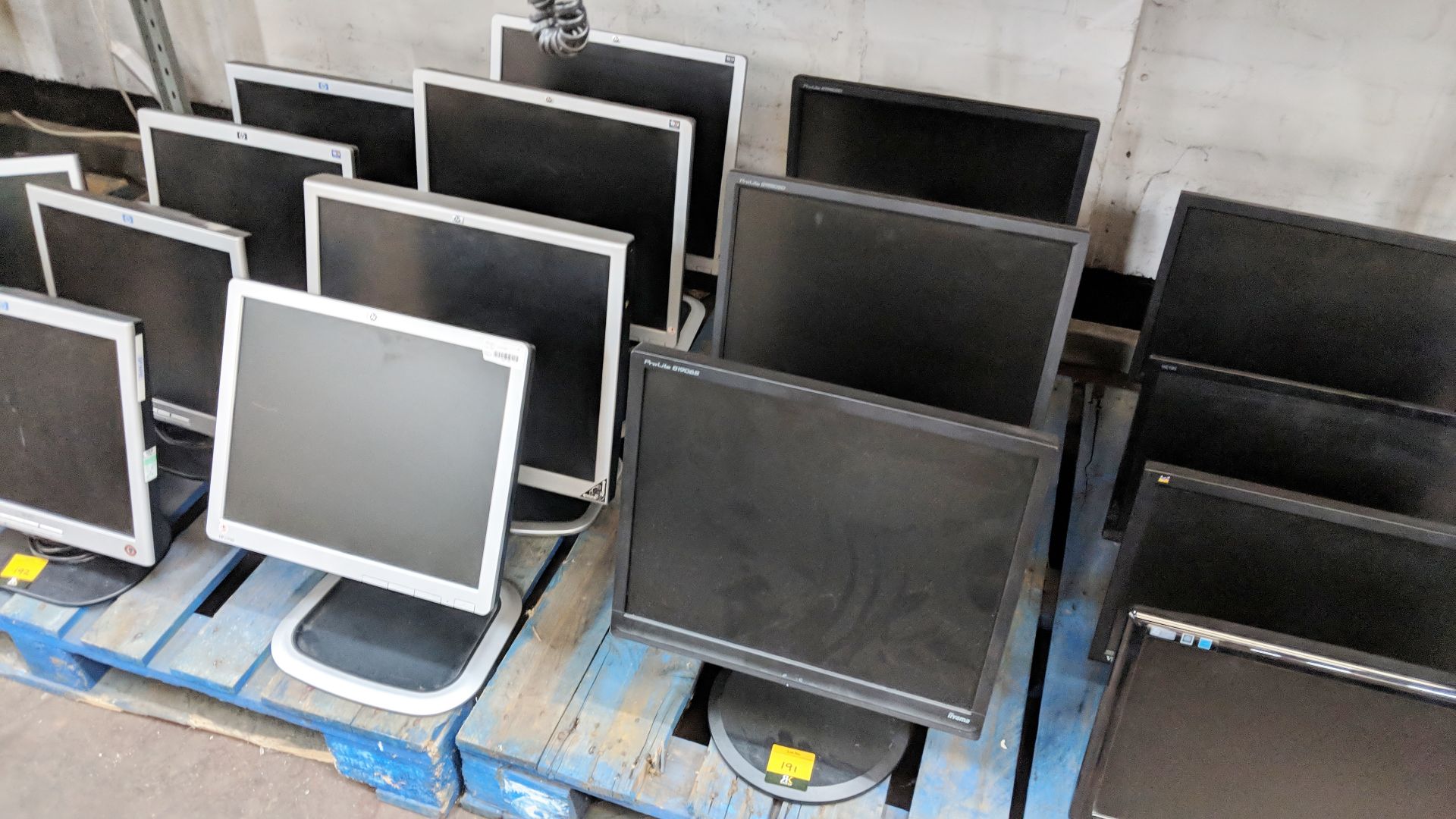 7 off Prolite & HP mostly 19" LCD monitors IMPORTANT: Please remember goods successfully bid upon