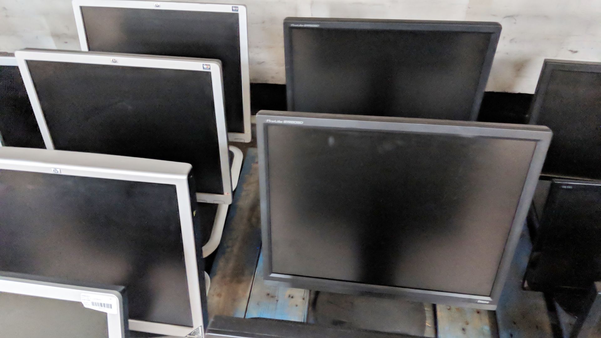 7 off Prolite & HP mostly 19" LCD monitors IMPORTANT: Please remember goods successfully bid upon - Image 4 of 5