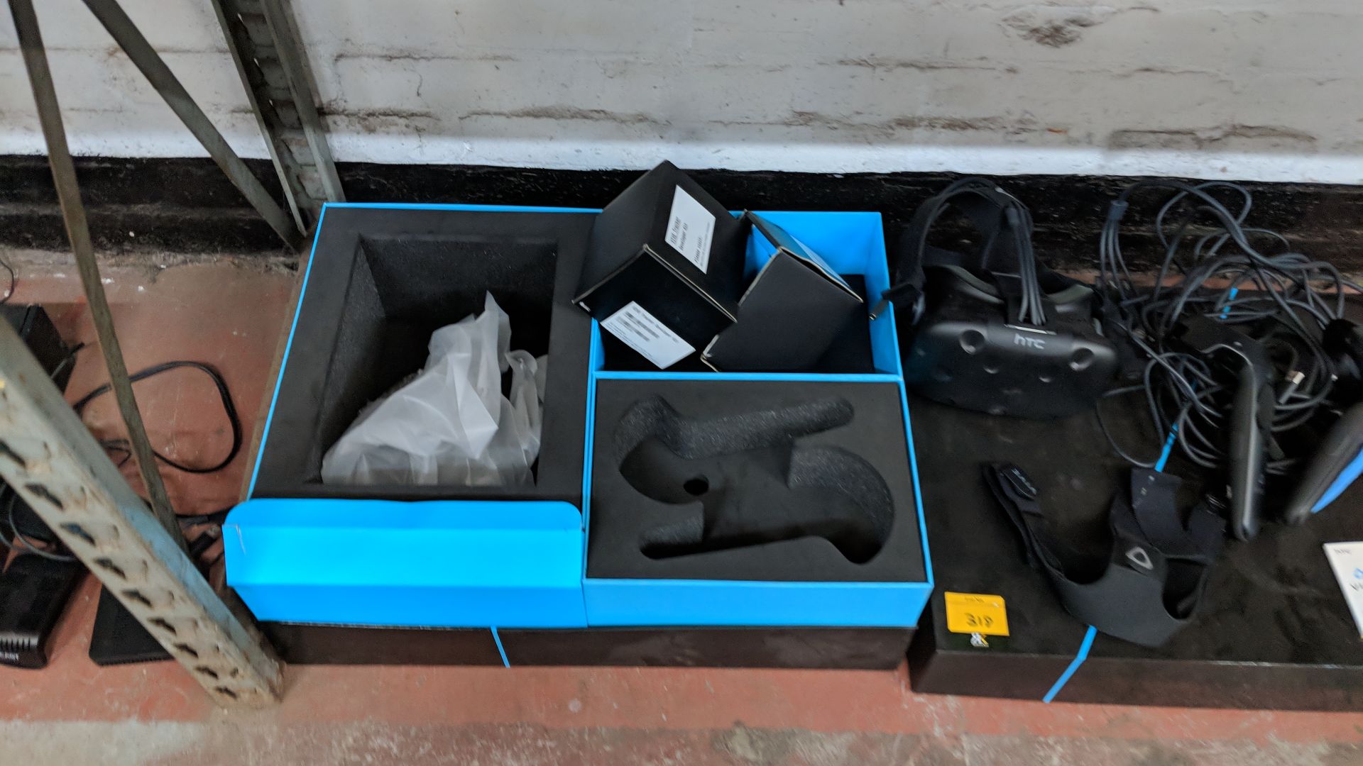 HTC Vive virtual reality headset plus 2 controllers & assorted other ancillary items NB. We - Image 5 of 9