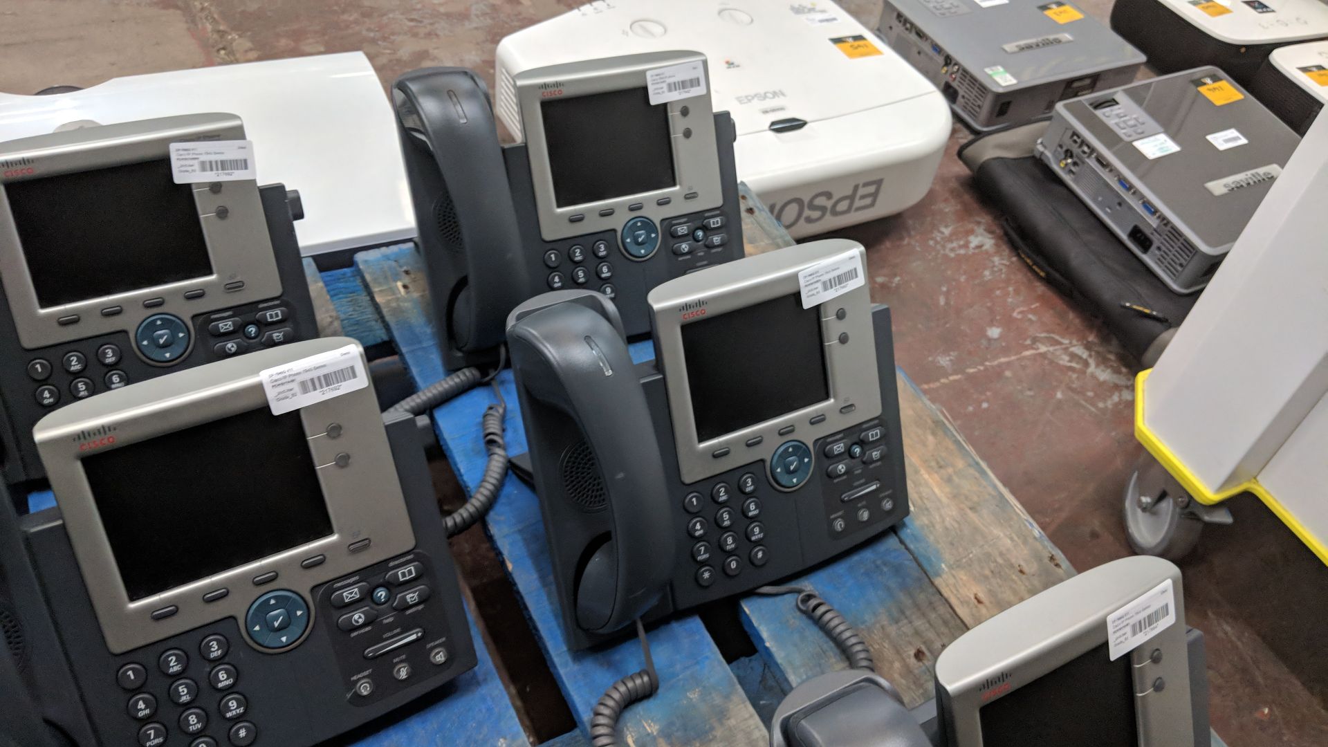 7 off Cisco model CP-7945G IP telephone handsets IMPORTANT: Please remember goods successfully bid - Image 4 of 8