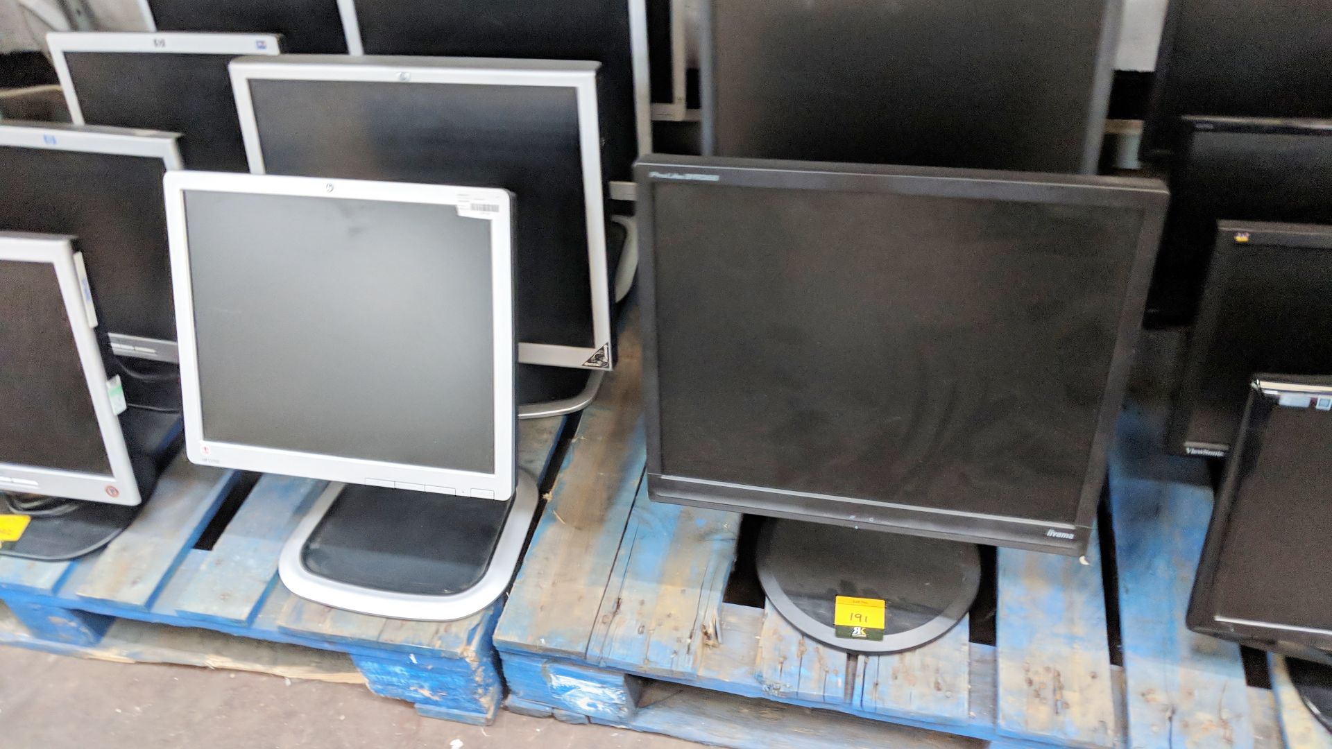 7 off Prolite & HP mostly 19" LCD monitors IMPORTANT: Please remember goods successfully bid upon - Image 2 of 5