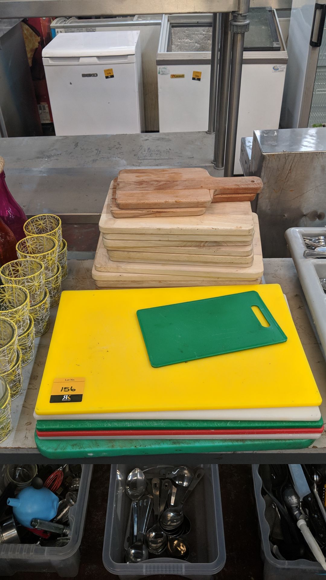 2 stacks of chopping boards, in plastic & wood IMPORTANT: Please remember goods successfully bid