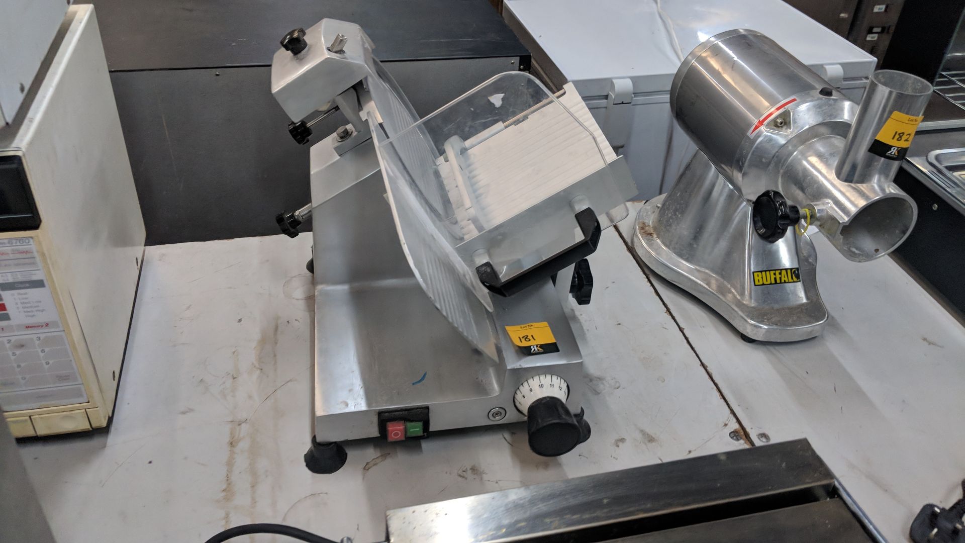 Buffalo electric meat slicer IMPORTANT: Please remember goods successfully bid upon must be paid for - Image 5 of 6