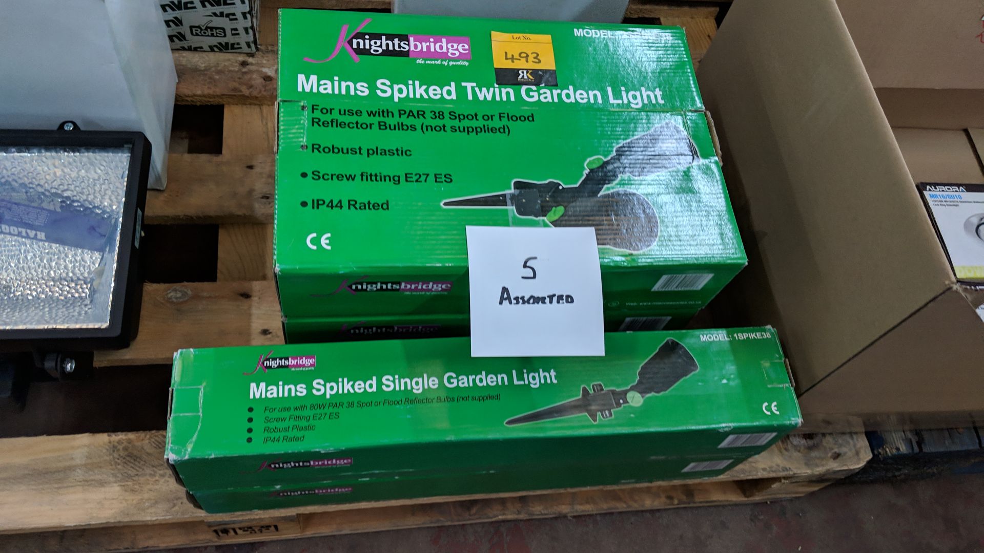 5 off assorted Knightsbridge mains spiked single & twin garden lights This lot is one of a number of - Image 2 of 2