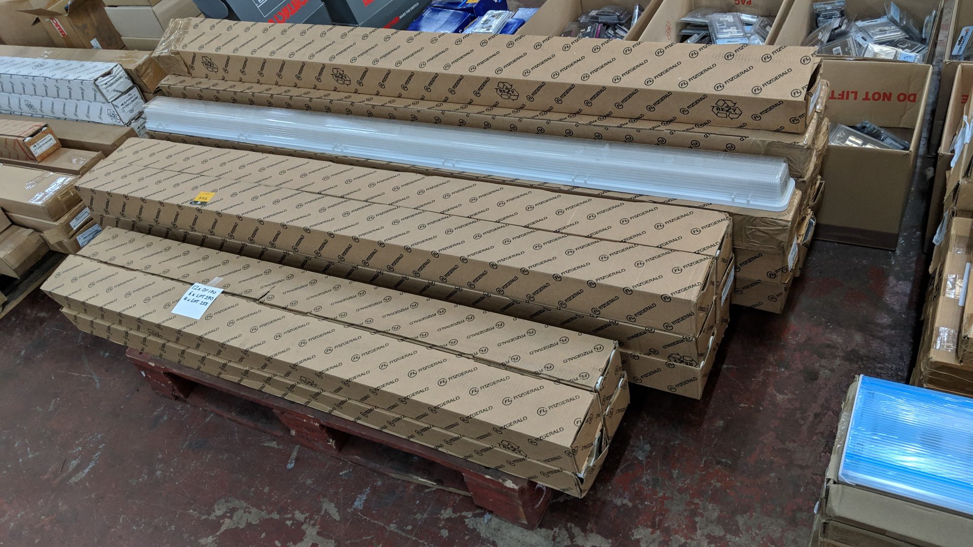 22 off Fitzgerald fluorescent lighting units comprising 12 x model DP170, 6 x model LPT270 & 4 x