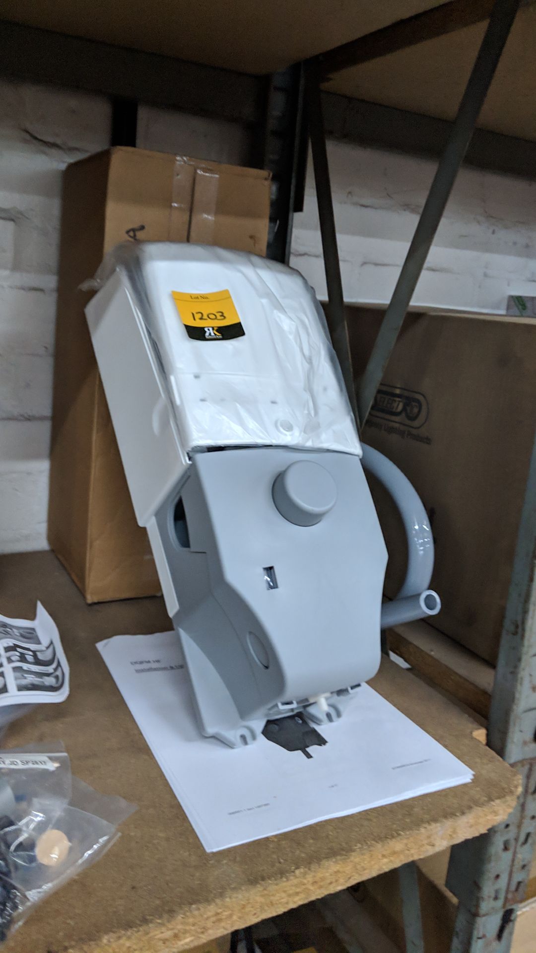 Diversey DQFMHF dispenser This lot is one of a number of lots being sold on behalf of a plumbing/