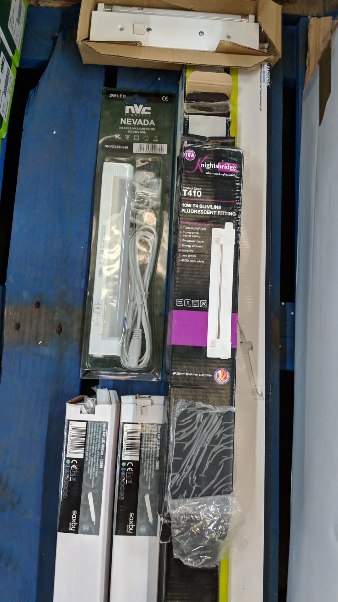 8 off assorted fluorescent light fittings including a quantity of compact/undercover units This - Bild 3 aus 4