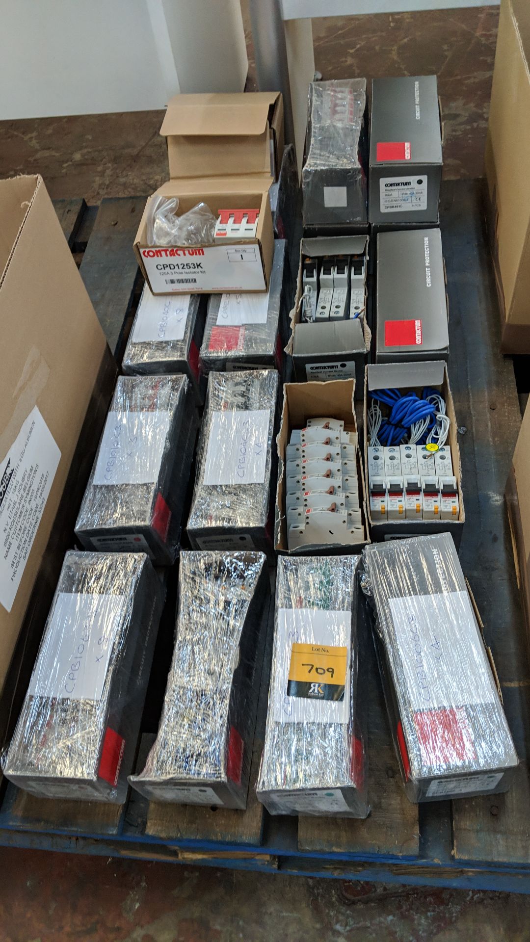 Large quantity of miniature circuit breaker switches, in 20 boxes each containing between 1 & 10