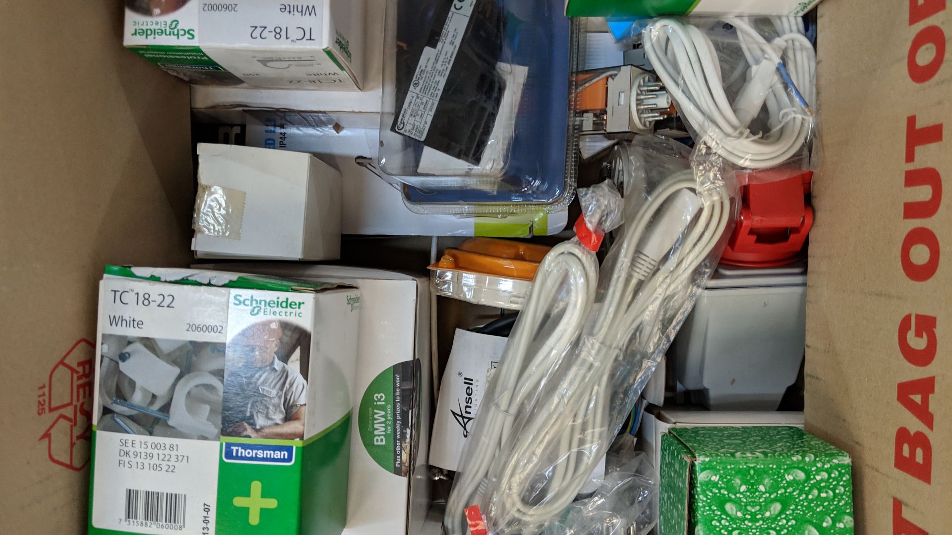 Box of assorted miscellaneous electrical items including cables, switches, covers & more This lot is - Image 4 of 6